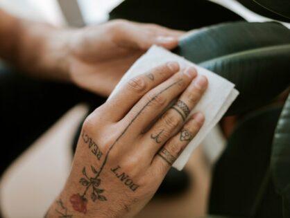 Czy tatuaże na dłoni są dobrym pomysłem?