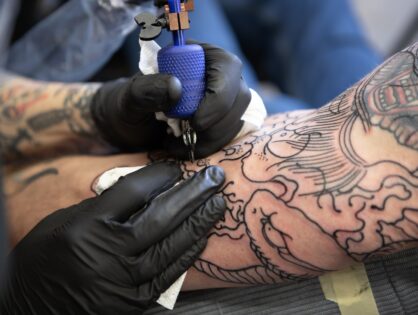 Jak wybrać farbę do tatuowania i stworzyć niepowtarzalne dzieło sztuki na skórze